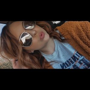 Meet your Posher, Kayla